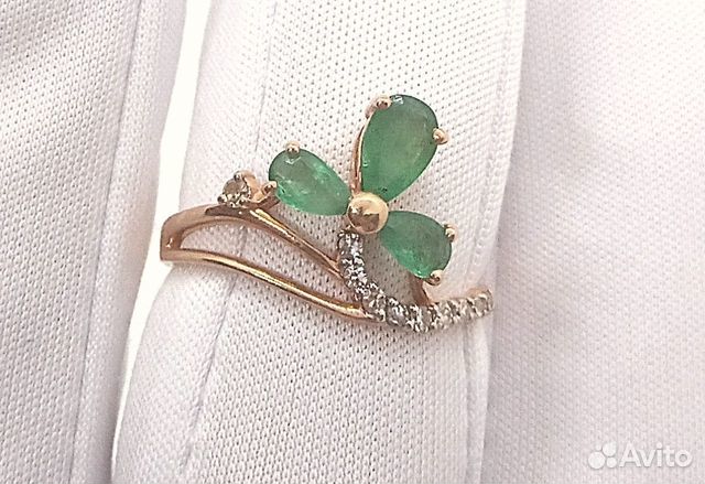 Кольцо с природным камнем Золото