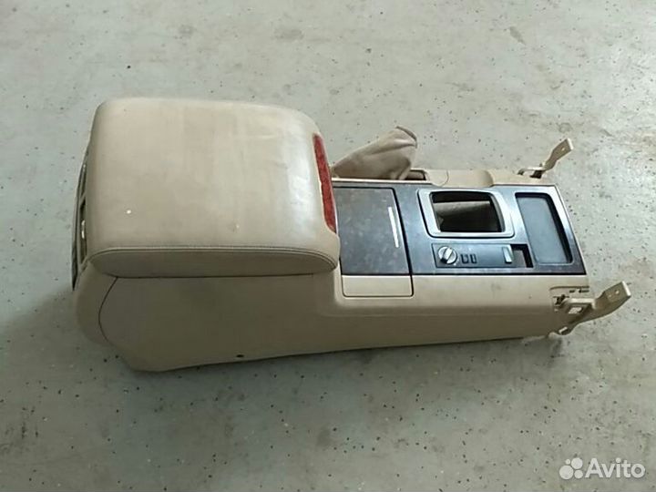 Подлокотник Toyota Land Cruiser 200