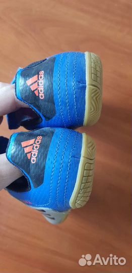 Футбольные бутсы adidas