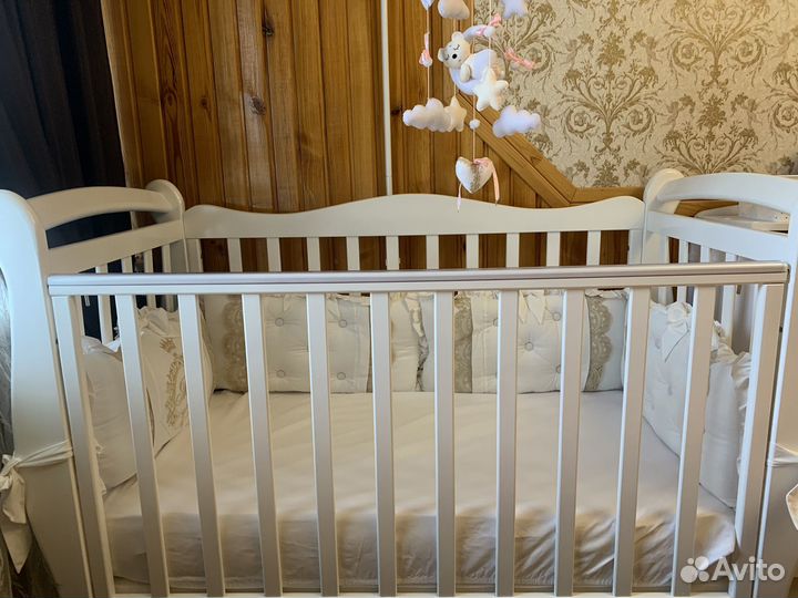 Детская кроватка, комод, матрас