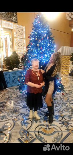 Платье с перьями вечернее