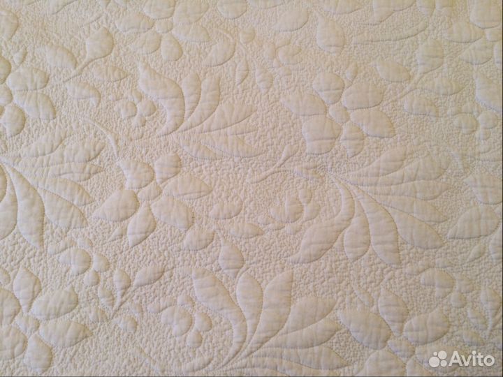 Декоративное покрывало (плед)