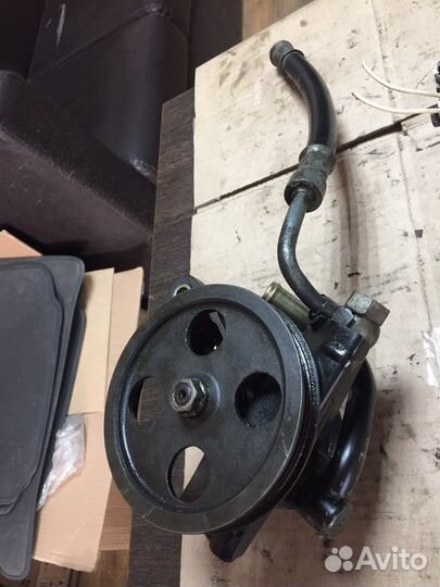 Насос гур Toyota Prius 1NZ-FXE