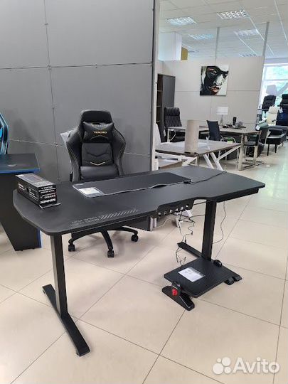 Стол компьютерный игровой