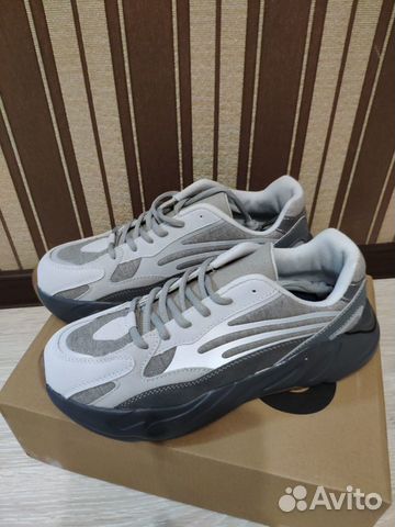 Кроссовки Adidas Yeezy 700 v2