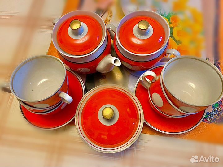 Чайный сервиз в горох