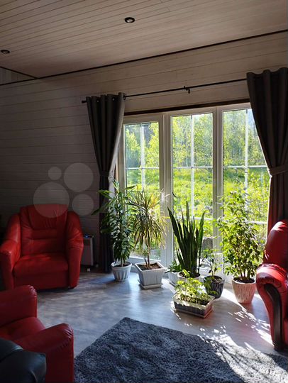 Коттедж 200 м² на участке 5 сот.