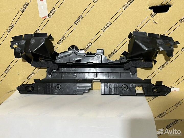 Накладка замка капота Toyota Rav4