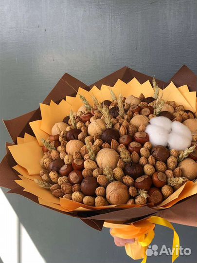 Съедобные букеты из сухофруктов и орехов, конфет