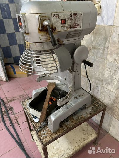 Миксер кухонный планетарный