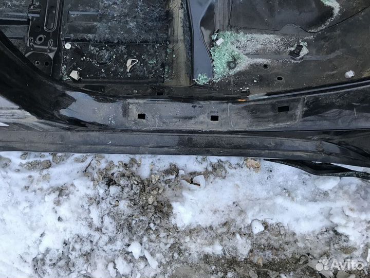 Средняя стойка кузова Nissan Teana J32