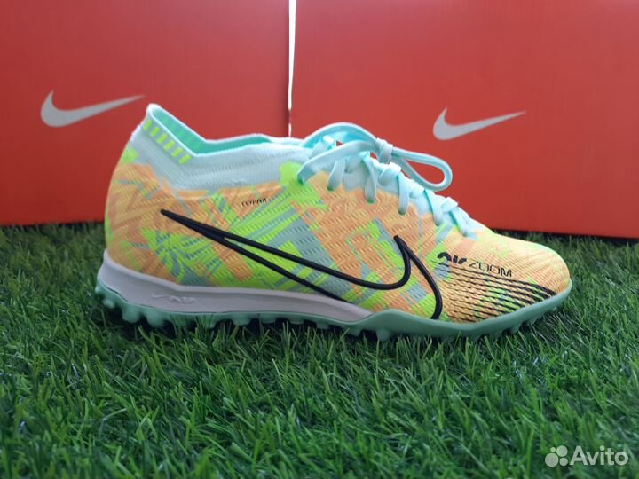 Бутсы сороконожки Nike