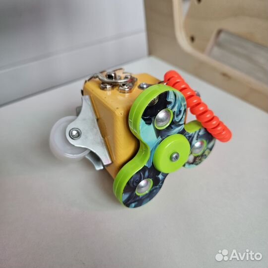 Неваляшка, бизикубик, и другие игрушки