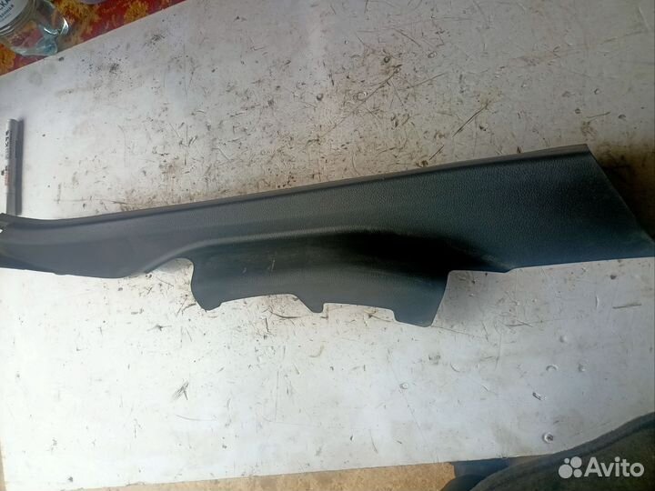 Накладка задней стойки задняя правая corolla 150