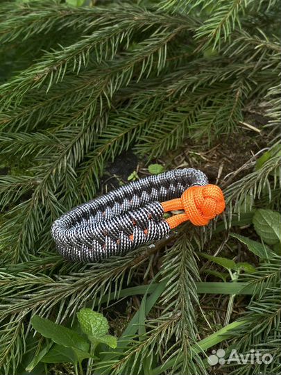 Браслет и темляк из паракорда