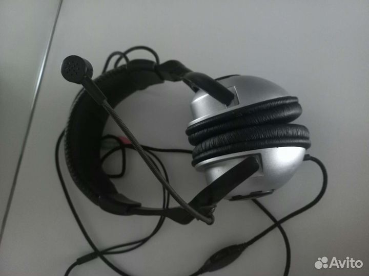 Наушники с микрофоном