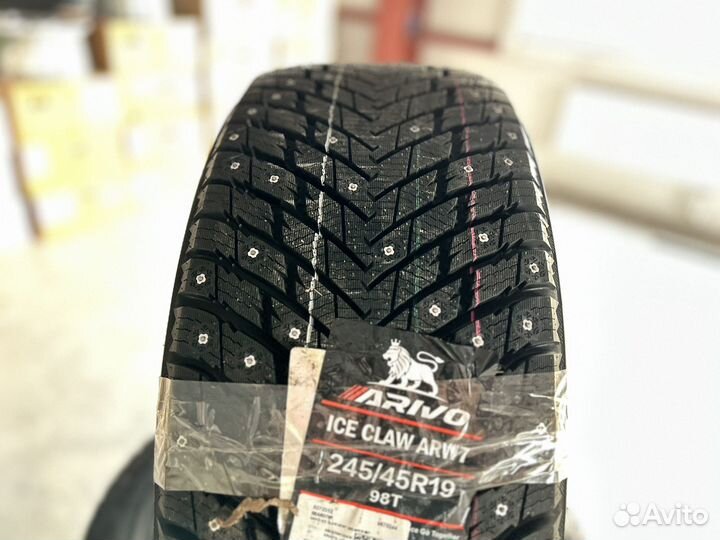 Arivo Ice Claw ARW7 245/45 R19 и 275/40 R19