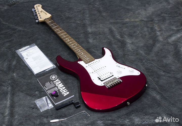 Электрогитара Yamaha Pacifica 012