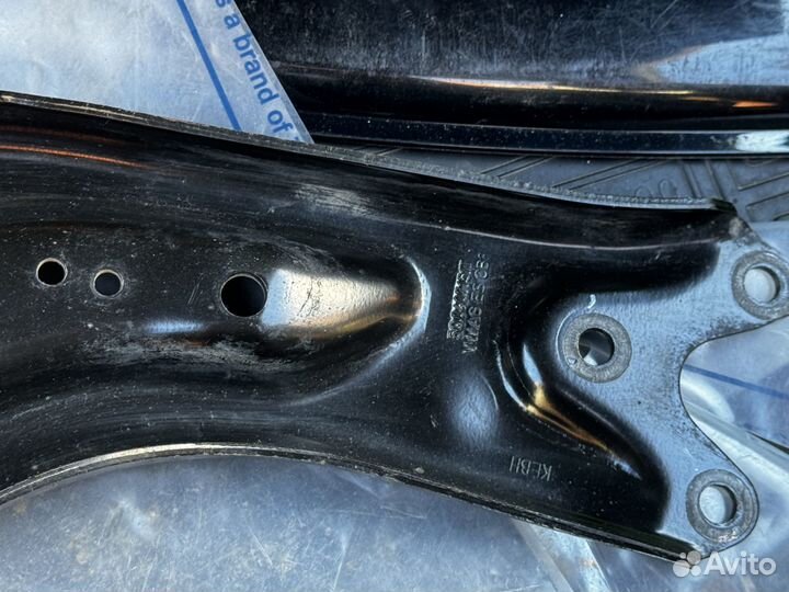 Передний левый рычаг Skoda a7 оригинал