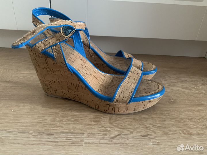 Босоножки женские на танкетке 38 р-р