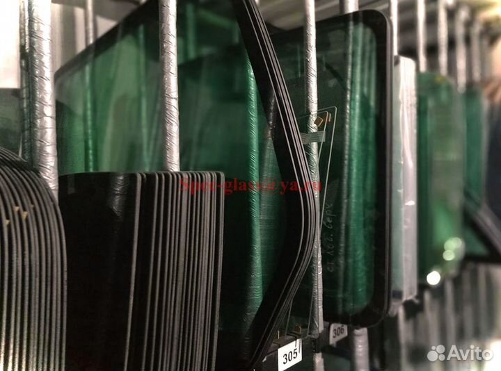 Стекло лобовое нижние левое hidromek 102S/102B