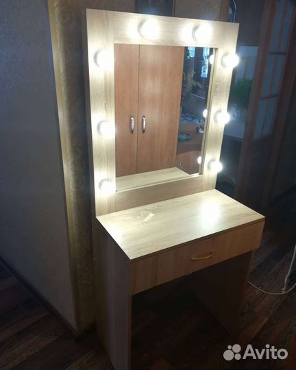 Стол туалетный (дамский)