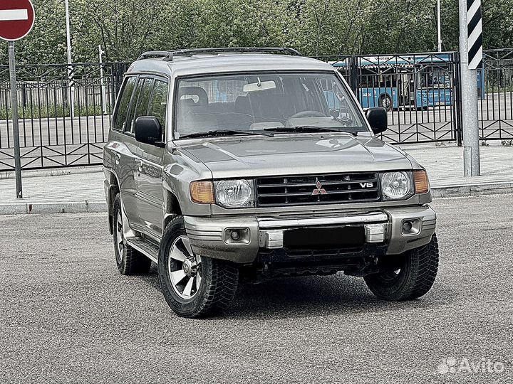 Mitsubishi Pajero 3.5 AT, 1998, 290 000 км