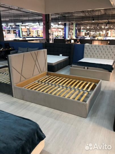 Кровать двуспальная 160х200