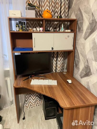 Компьютерный стол