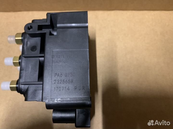 Блок клапанов пневмоподвески Mercedes W212 ML W164