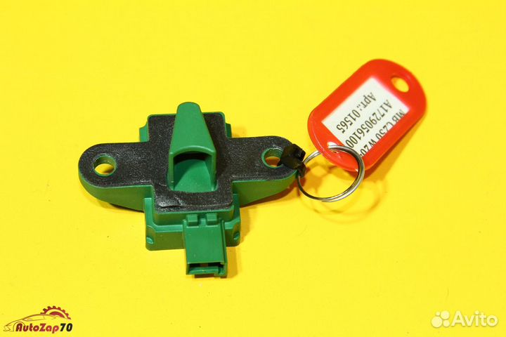 W204 C250 Датчик удара водительской двери