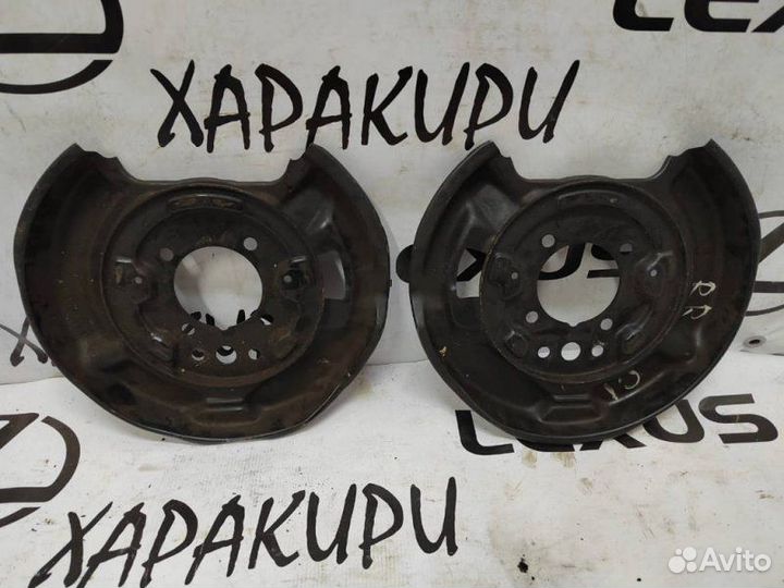 Щиток тормозного механизма задний Toyota Sienna