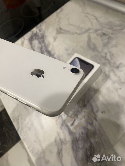 Телефон iPhone xr