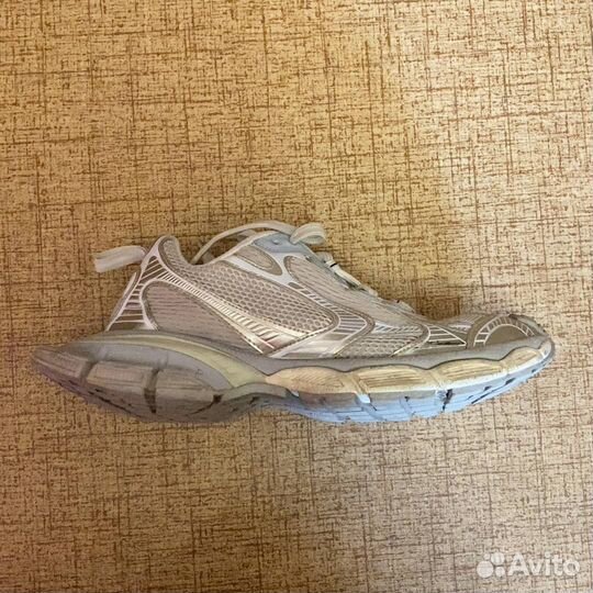 Balenciaga 3 xl eggshell