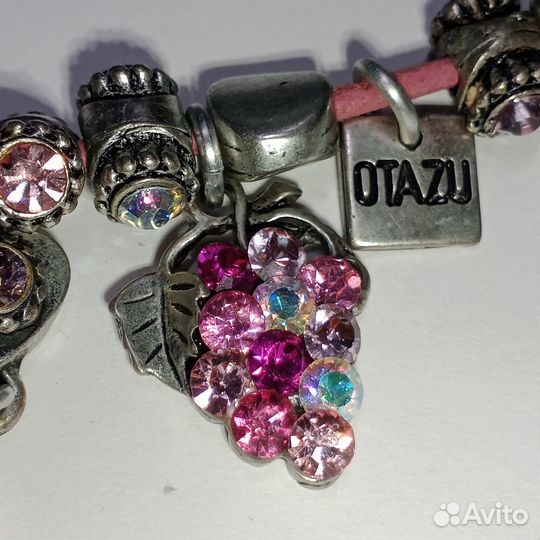 Украшение на шею розовое