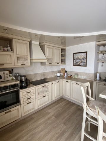 2-к. квартира, 80,5 м², 4/10 эт.