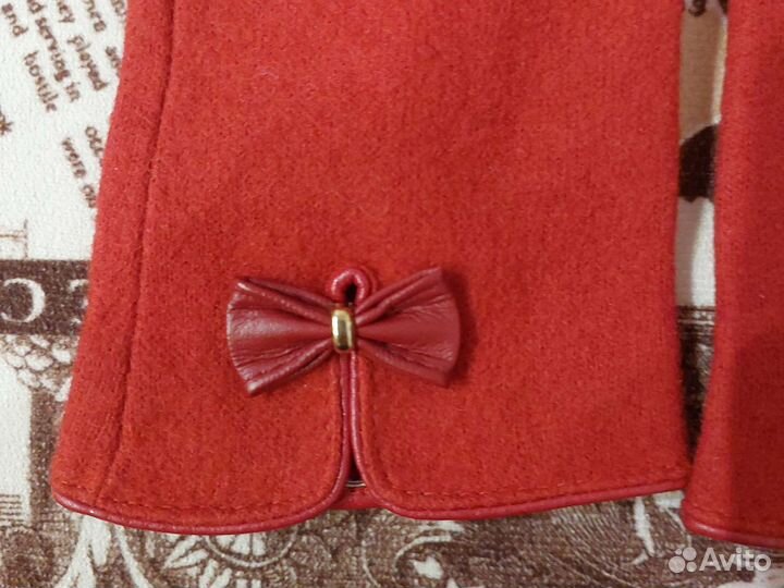 Перчатки осенние красные новые