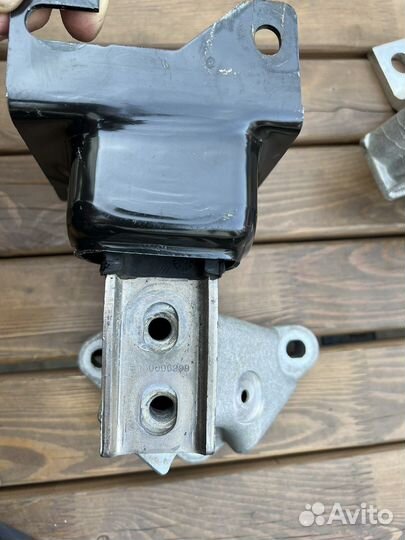 Подушка двигателя веста