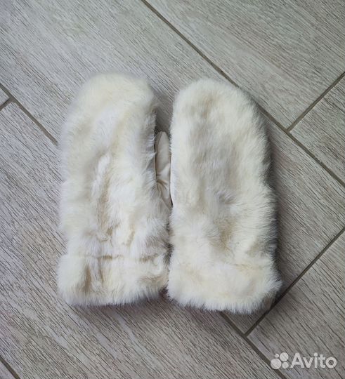 Варежки белые