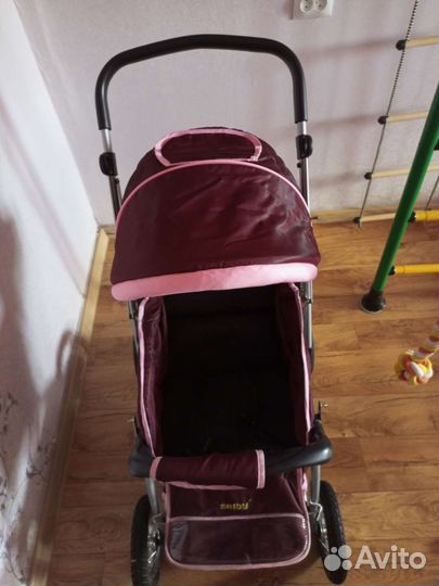 Прогулочная коляска с перекидной ручкой
