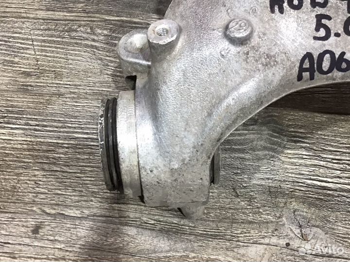 Кулак задний правый Audi A8 D4