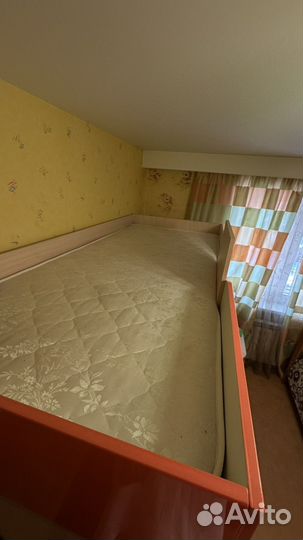 Кровать чердак со столом и шкафом