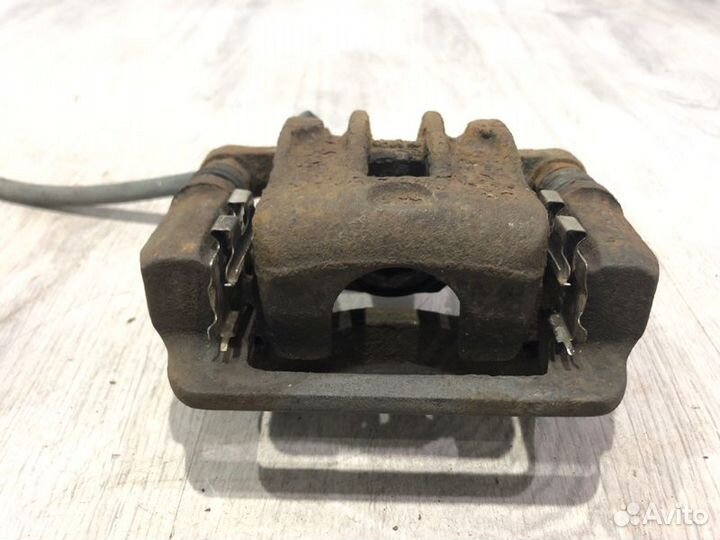 Суппорт тормозной задний правый Hyundai Tucson JM