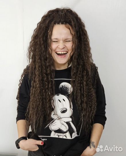 Модель на афрокудри