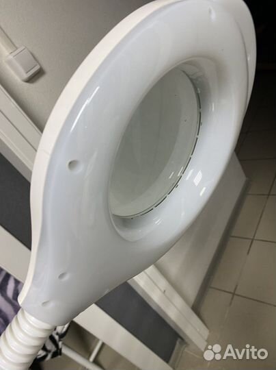 Косметологическая лампа лупа