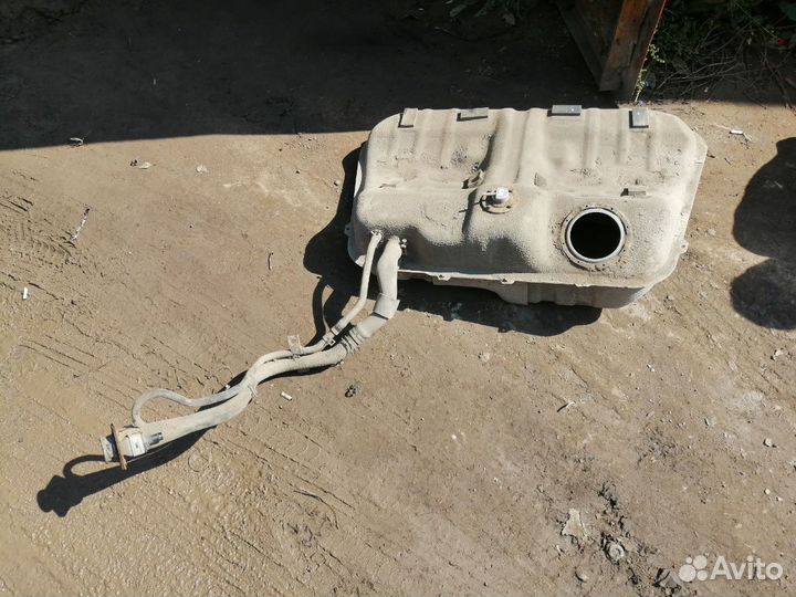 Бак топливный/бензобак Hyundai Sonata 6 YF 2010