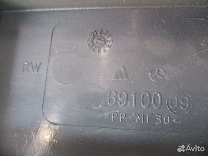 Крышка бардачка Mercedes-Benz A6910009