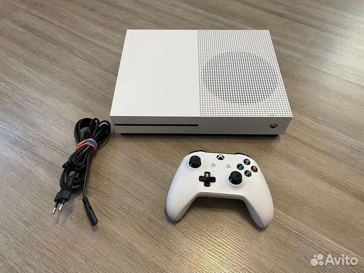 Xbox One s + 455 игр 2джойстика