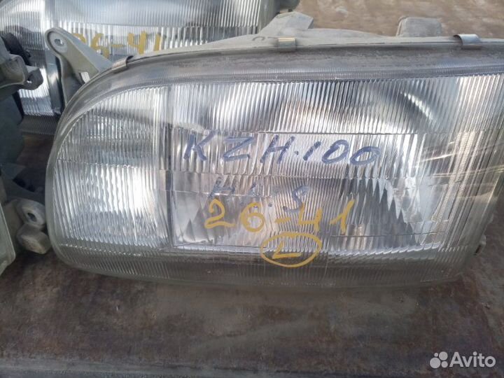 Фара левая Toyota Hiace KZH106 1KZ-TE 1998