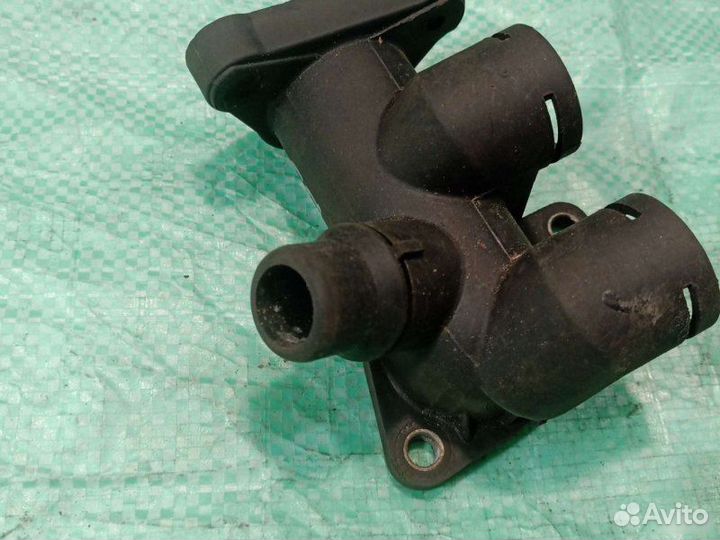 Фланец системы охлаждения Volkswagen Passat B5